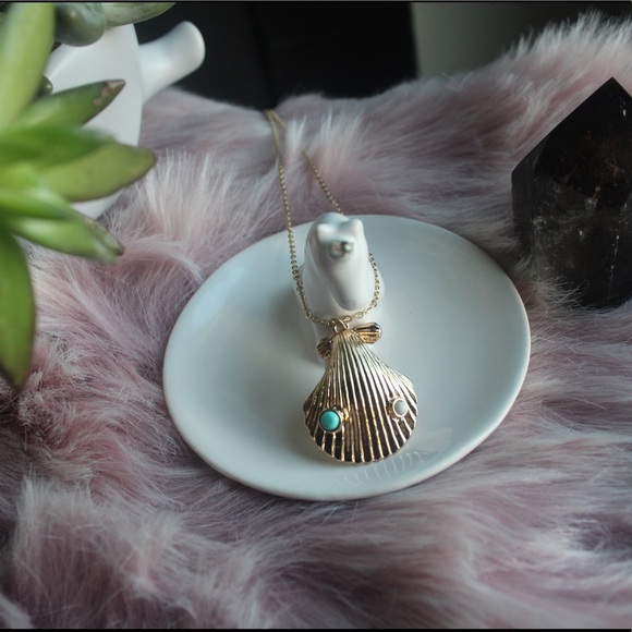 18k Gold Plated Shell Long Necklace With Stones - Picture 4 of 10